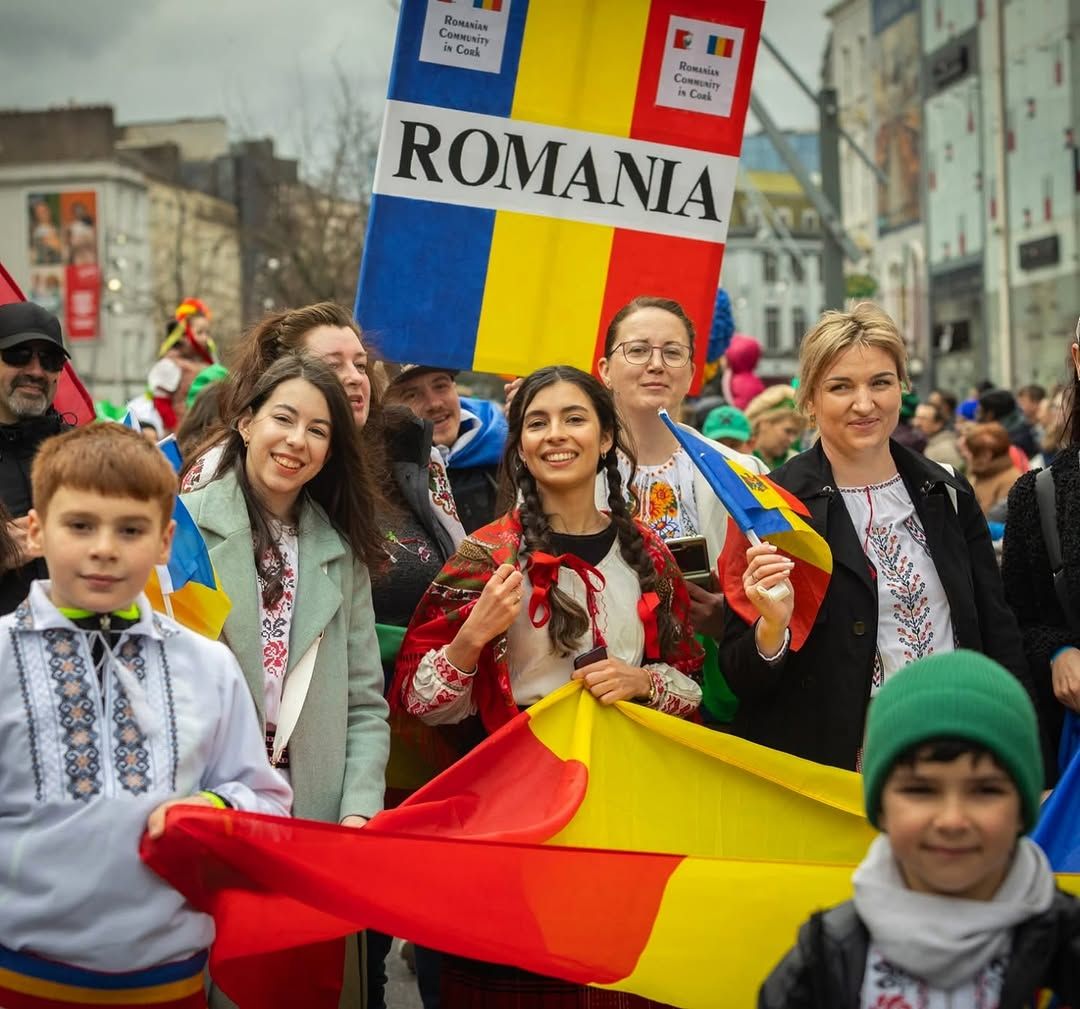 Olivia Mihet la o paradă de Sf. Patrick, alături de comunitatea românească